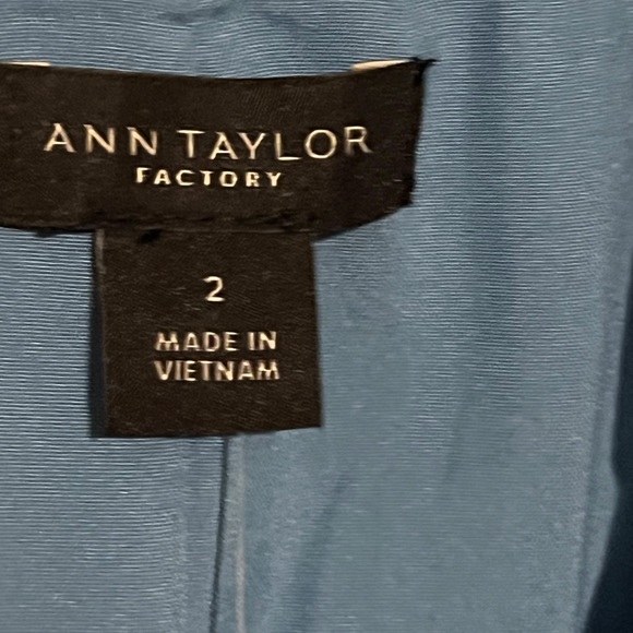 SELLING ANN TAYLOR BLAZER for WOMEN SIZE 2 COLOR BLUE LONG SLEEVE BNWT - Picture 2 of 8